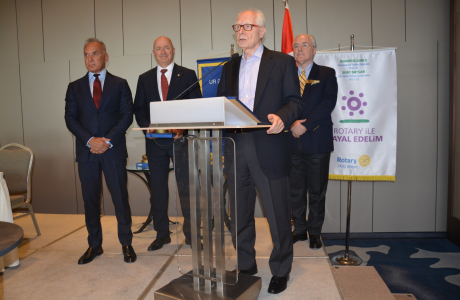 İstanbul Rotary Kulübü’nden Vakfımıza ‘Meslekte Üstün Hizmet Ödülü’ içerik görseli.
